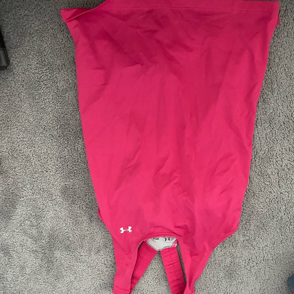 Women’s pink under armour tank
